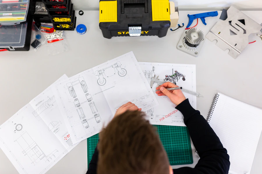 Engenheiros analisando gráficos de operação industrial em monitores